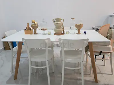 Dinning table Set of 6 simple white wooden dining chairs and table - good condition