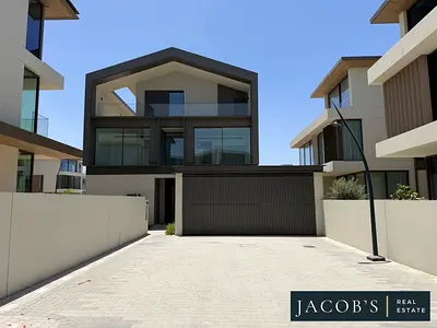 Private location | 5 Bedroom & Maid | Single row