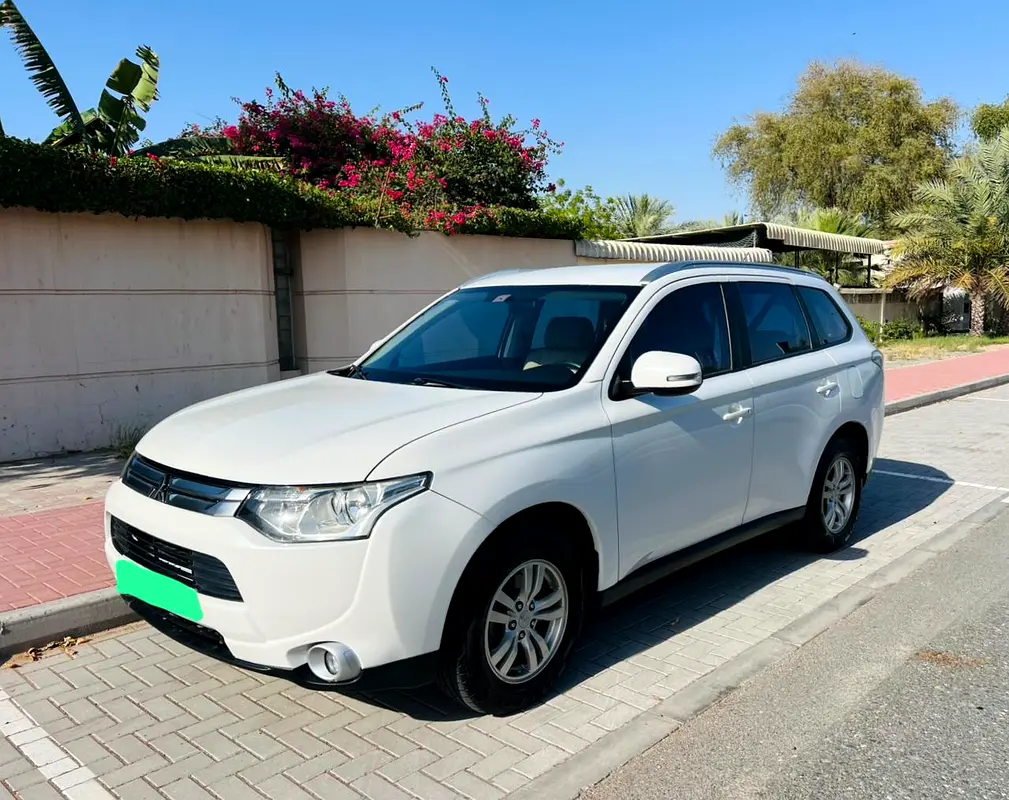 Mitsubishi Outlander 2015 — photo 1 of 18