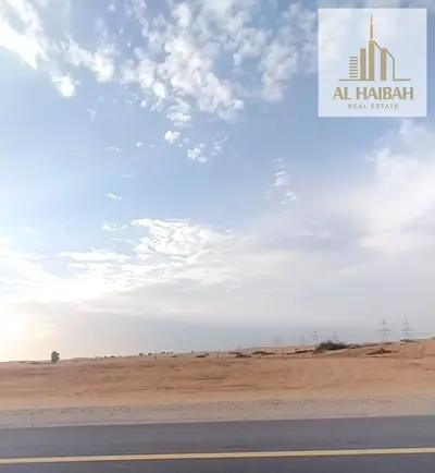 For sale: Two corner plots of land in the Muzayra'a area of ​​Sharjah. Very special location and price.