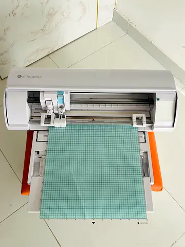 Silhouette Cameo Vinyl/Craft Cutting Machine with Mat