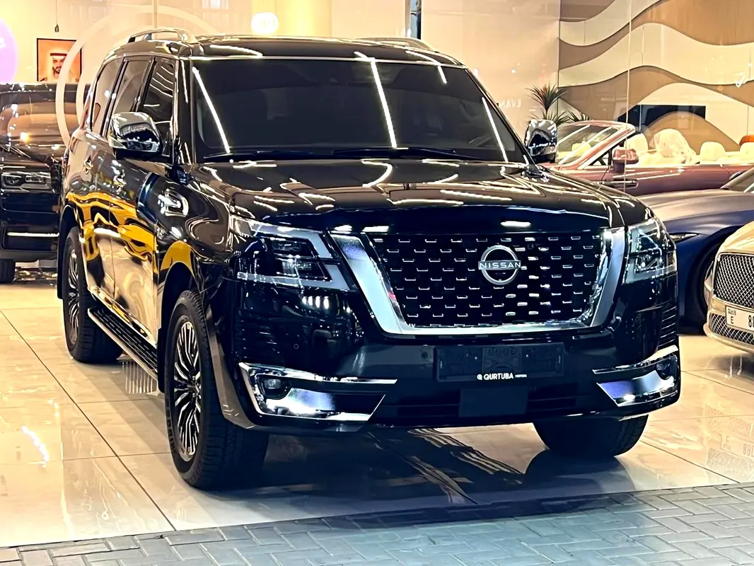 Nissan Patrol 2022 — photo 1 of 10