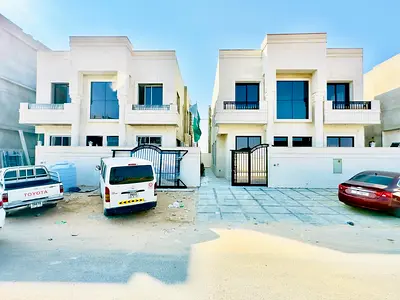 فيلا فاخرة للبيع – منطقة الحليو، عجمان  🛏 5 غرف نوم ماستر واسعة
