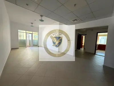 شقة غرفتين وصالة للإيجار – المجاز 1، الشارقة    مساحة واسعة  غرف ماستر  خزائن بالحائط  بلكون  غرفة ستور