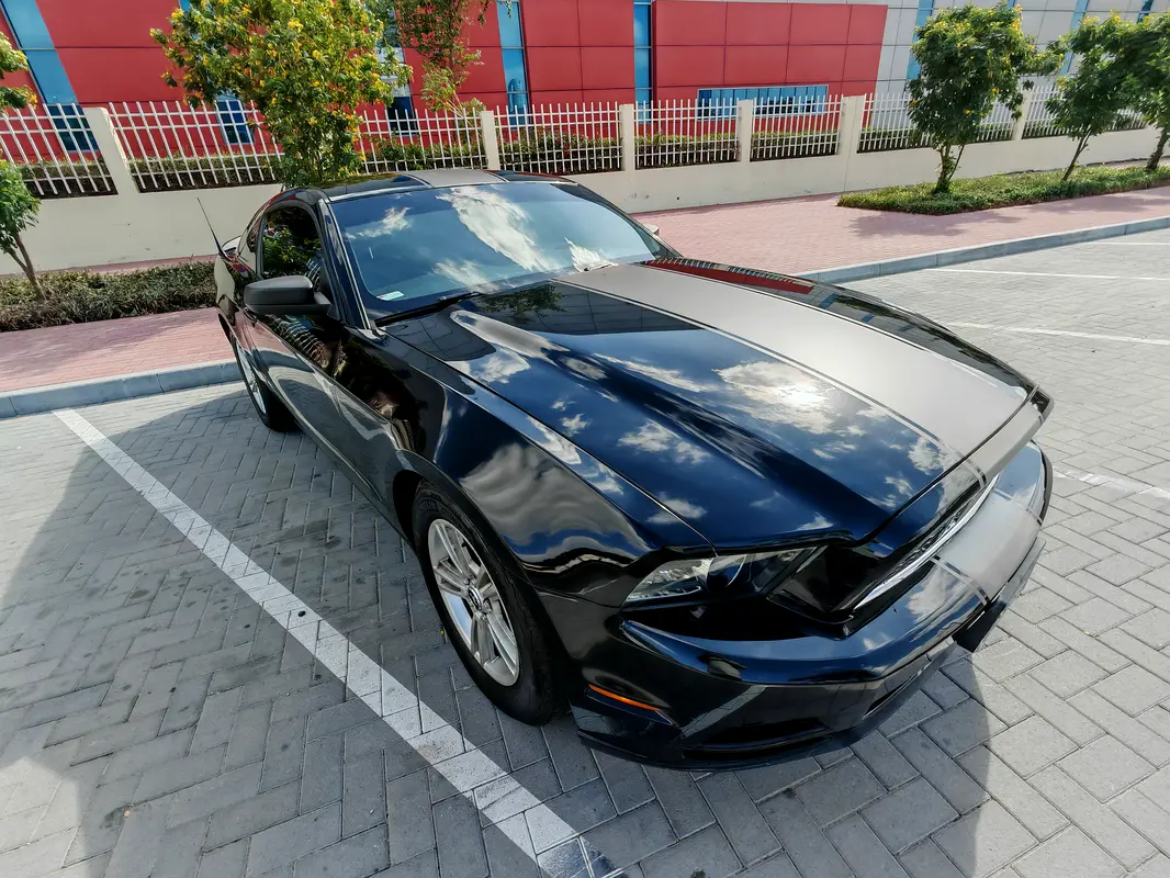 Ford Mustang 2014 — photo 1 of 10