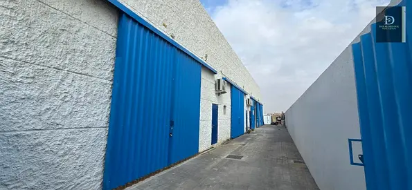 A prime investment opportunity – Al Sajaa (Al Jalil Block 2) 🔥 For sale: Warehouse project in a prime location in Sharjah