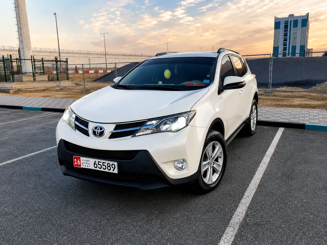 Toyota Rav 4 2015 — photo 1 of 12