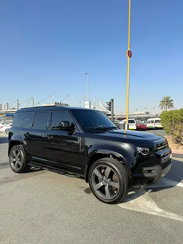 2025 Land Rover Defender 110 X-Dynamic HSE - GCC Specs - Brand New