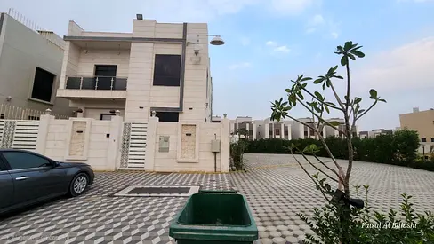 Villa for rent in Al Yasmin, Ajman, commercial area, 5 bedrooms, majlis, living room, parking, spacious