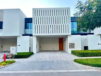 4-bedroom master villa with golf and lake views, private pool and garden, spacious and luxurious fi