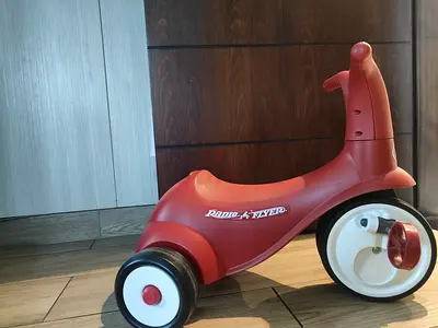 Radio Flyer Scoot 2-in-1 Ride-On (Grow With Me) - Good Condition