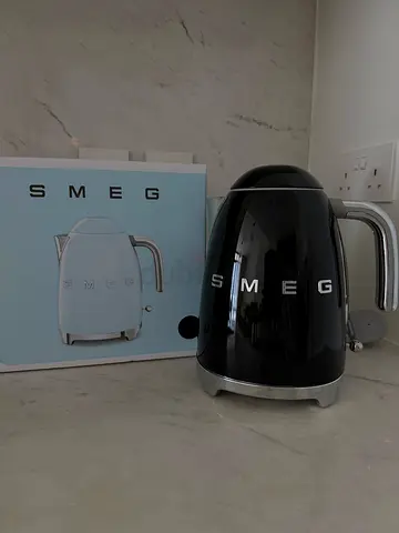 Smeg kettle black