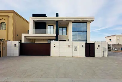 🏡 Corner villa for sale in Rawda 1, first occupancy, 5 master bedrooms, majlis, 2 living rooms, maid's room, electricity, water and air conditioning,