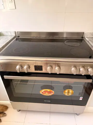 Used freestanding electric cooker with ceramic hob and oven - good working condition