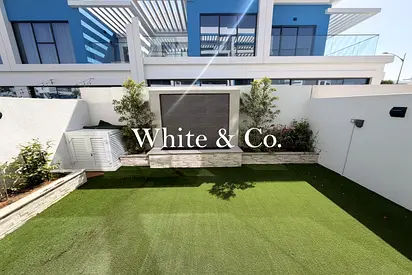 Landscaped Garden | Unique Row l Middle