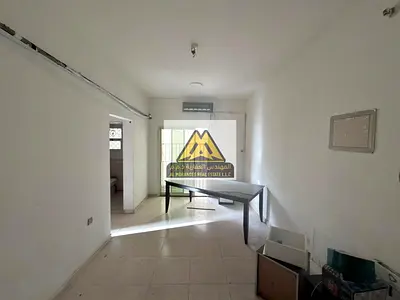 شقة غرفة وصالة للإيجار السنوي في النخيل 1 عجمان، تتميز بإطلالة بحرية ممتازة وموقع راقٍ في ثاني بناية على البحر