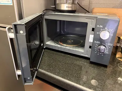 Black+Decker Microwave 20L