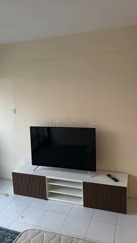 Samsung TV 49” with Ikea TV Bench
