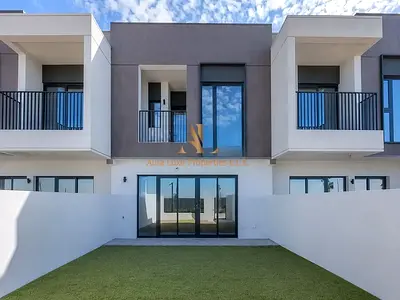 Exclusive Listing: Single Row| Premium Unit (Agents Excuse)