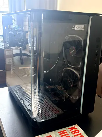 Montech KING 95 PRO in black — excellent condition, clean and well maintained.