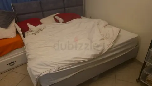 KING BED ALMOST NEW GOOD QUALITY