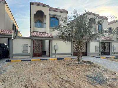 للبيع في منطقة الحليو 1 عجمان: 4 غرف نوم رئيسية ومجلس وصالة وغرفة خادمة