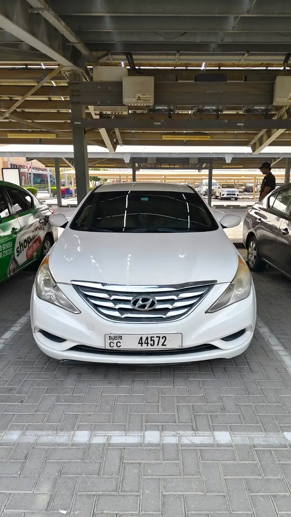 Hyundai Sonata 2013 — photo 1 of 5