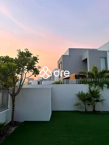 Single Row / Large Plot / Landscaped