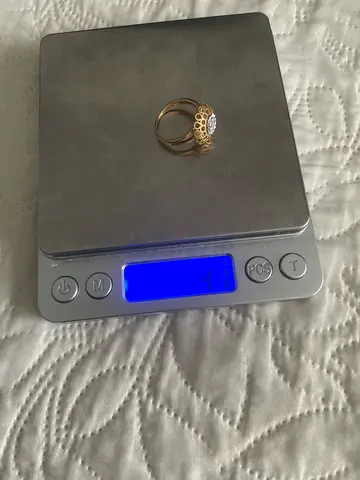 Diamond ring in solid 18k gold