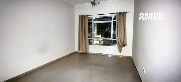 Spacious Studio | Kitchen appliances | Front of Metro | Vacant