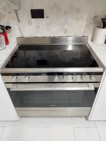 Siemens Cooker with electric hob and oven