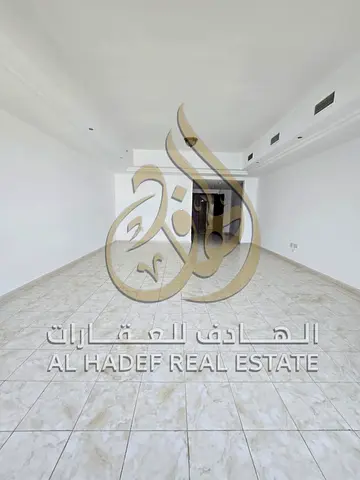 للإيجار السنوي في المجاز 3 | شقة غرفتين وصالة مع غرفة خادمة وإطلالة بحرية مباشرة