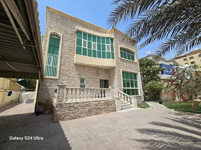 للايجار فيلا في الروضة بعجمان 3 غرف ومجلس وصاله ومطبخ واسع مع غرفة خادمه