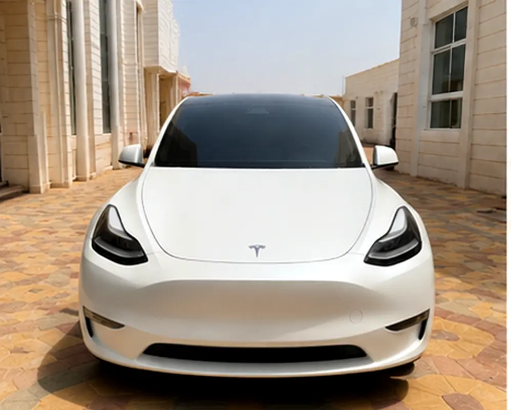 Tesla Model Y 2024 — photo 1 of 8
