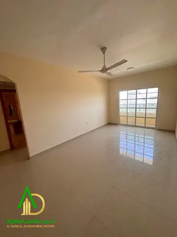 غرفه وصاله الروضه ٢ شارع مكه  28 اللف مساحه كبيره  بنايه نظيفه  ٤ او ٦ شيكات  تأمين شيك