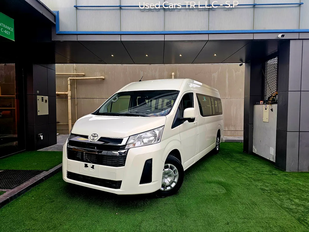 Toyota Hiace 2019 — photo 1 of 18