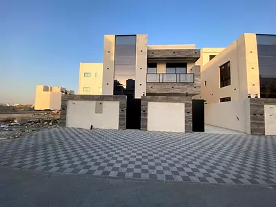 موقع مميز لفيلا للبيع بالحليو 5 غرف ماستر وتشطيب سوبر ديلوكس بسعر 2.1 مليون