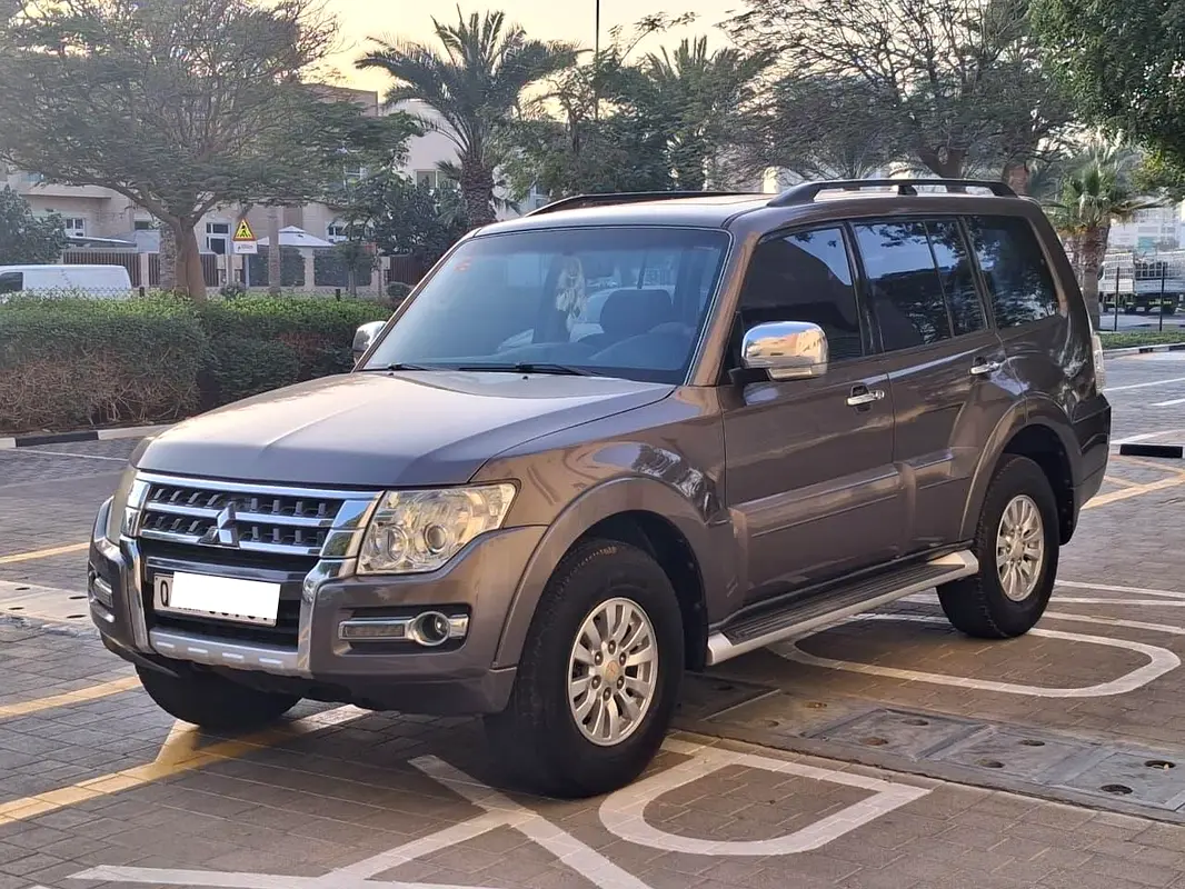 Mitsubishi Pajero 2015 — photo 1 of 3
