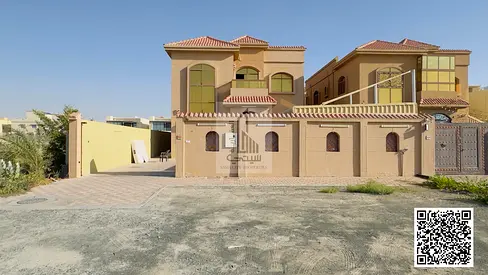 5000 sq ft Family Villa Close to Amenities