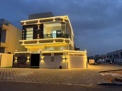 For sale in Al-Haliyo 2: a villa with five rooms, a majlis, a hall, a ground floor, a first floor, and a roof, with a kitchen and a maid's room.