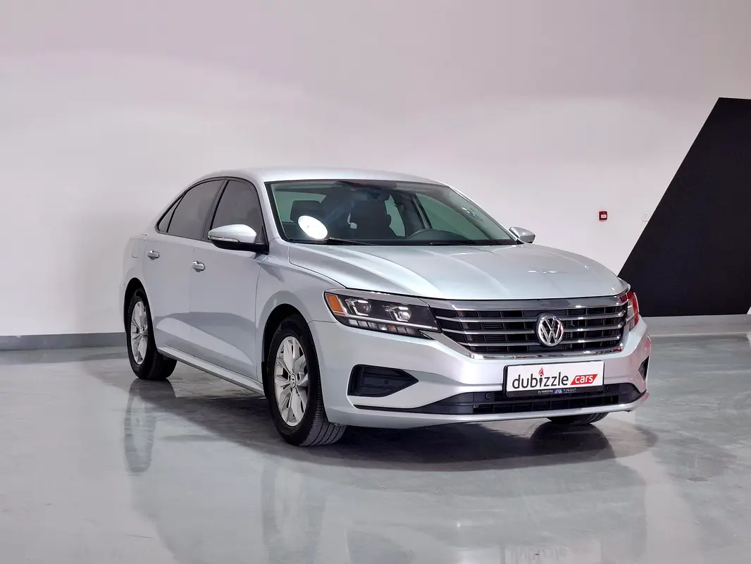 Volkswagen Passat 2020 — photo 1 of 15