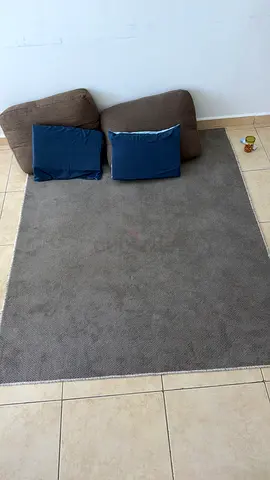 Gray solid area rug — good condition, 2.5 x 1.8m (approx.) with pillows  comforters.