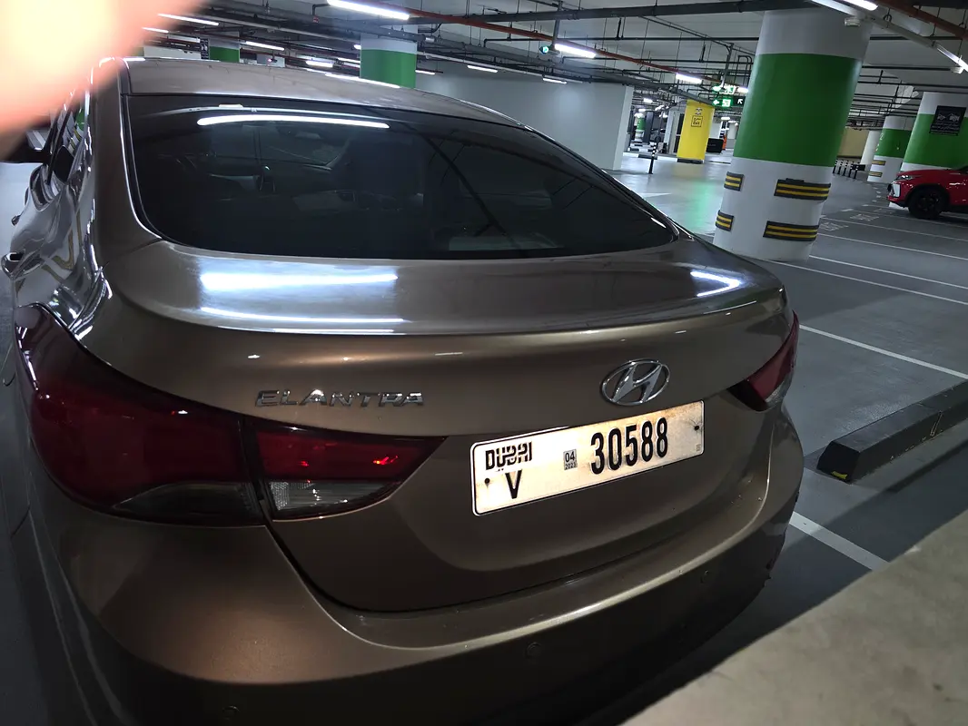 Hyundai Elantra 2015 — photo 1 of 8