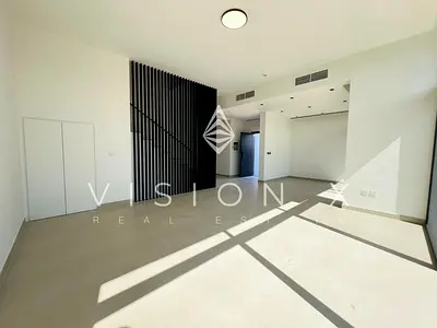 Spacious & Sunlit | Contemporary Townhouse | Ideal for Families