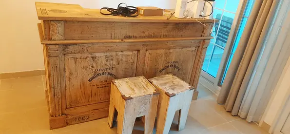 Bar table