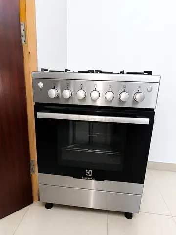 Electrolux freestanding gas cooker with oven - good working condition