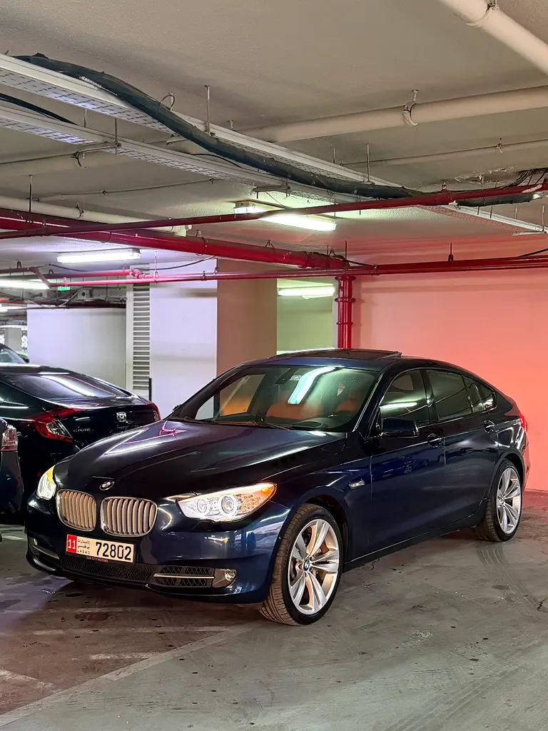 BMW 5-Series 2011 — photo 1 of 8