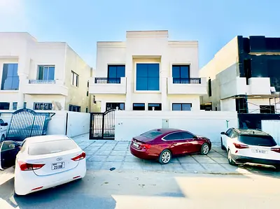 🏠 للبيع فيلا في الحليو2 عجمان _ 5 غرف ماستر ومجلس فاخر بديكور راقي وصاله عائله كبيره بتوزيع _ شامله رسوم التسجيل ورسوم الكهرباء والمياه