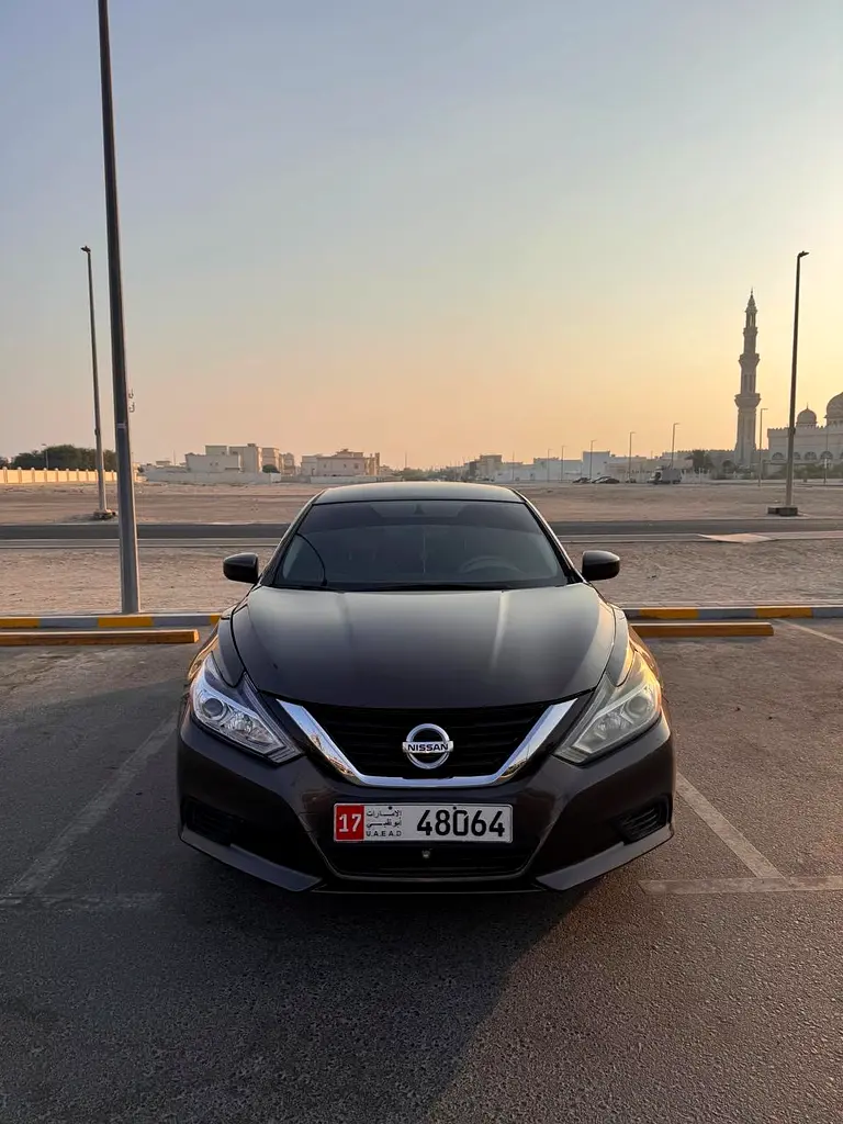 Nissan Altima 2017 — photo 1 of 10