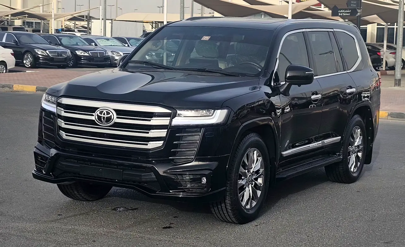 Toyota Land Cruiser 2011 — photo 1 of 18